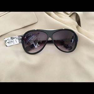 SOLD🕶 NWT Victoria Secret Sunglasses 😎